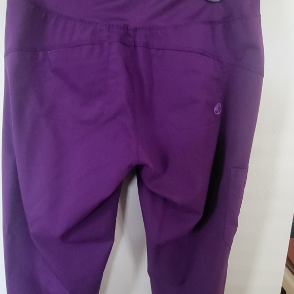 Like new Healing Hands scrub set - Picture 5 of 6